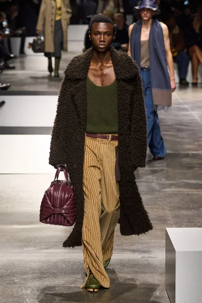 Look 10